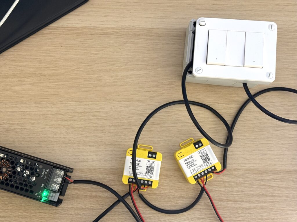 Dimmable LED strip power supply with dimmers